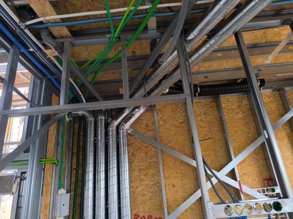 Condutas de ventilação mecânica controlada em moradia na Verdizela